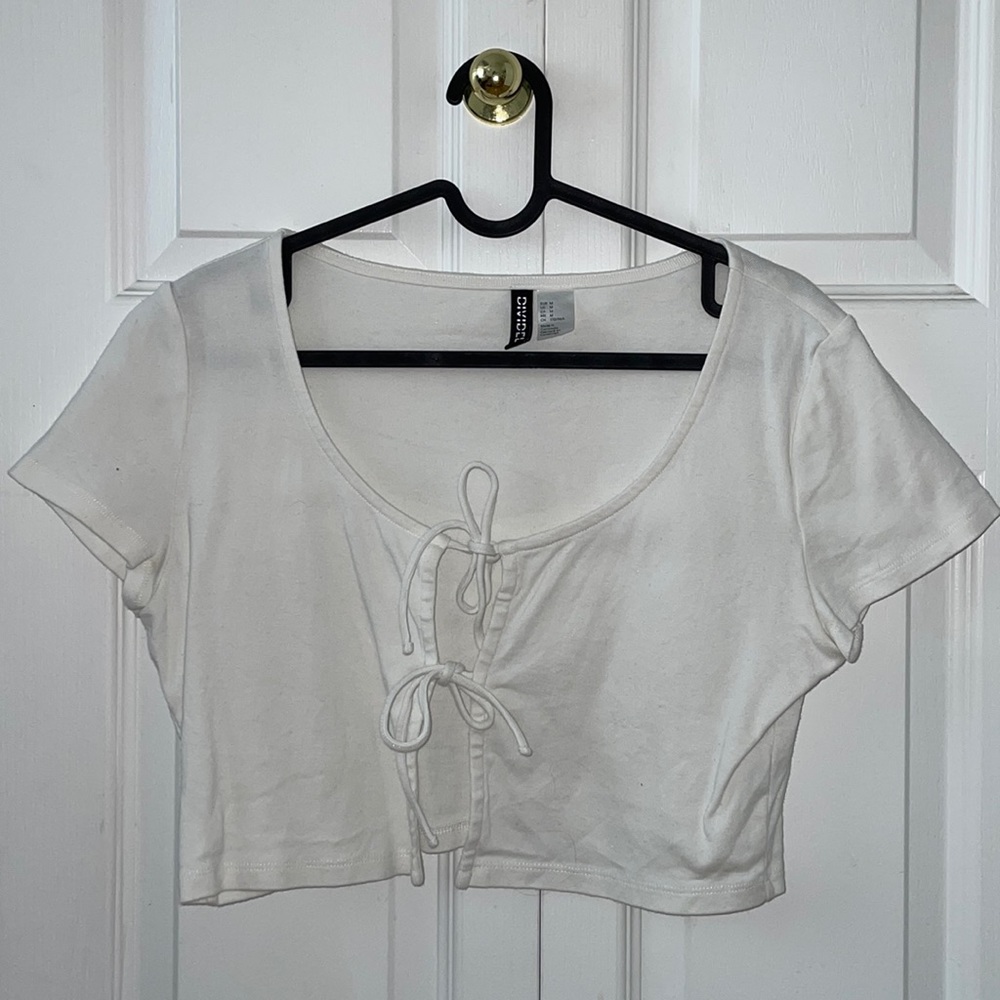WHITE H&M TIE CROPPED TSHIRT SIZE M